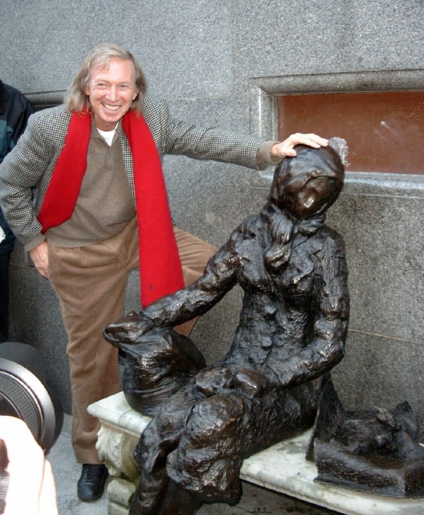 Sculptor Tommy Steel with Eleanor Rigby Statue